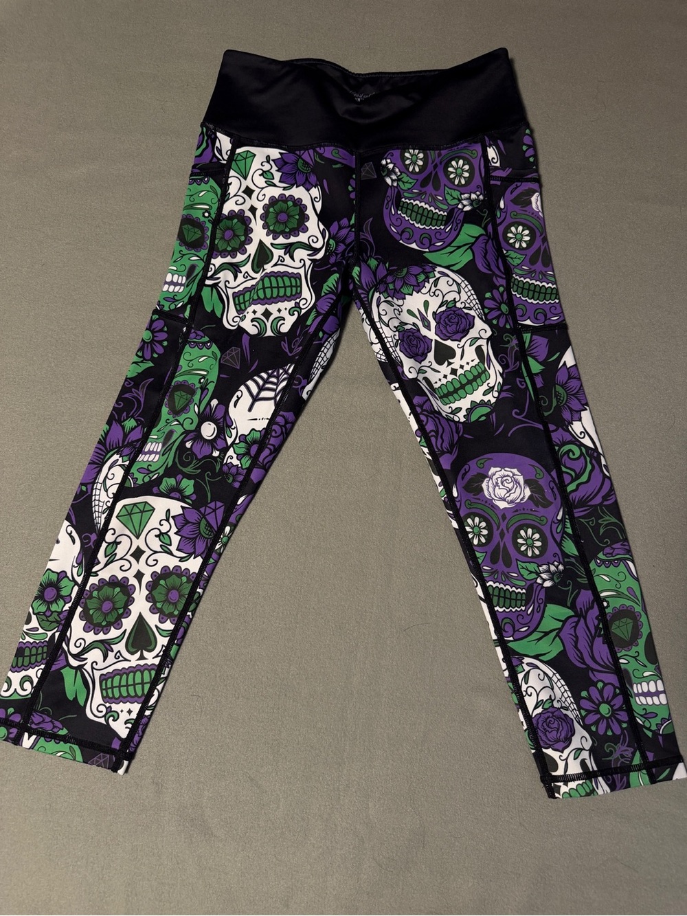 Capri Women’s Purple & Green Sugar Skull Leggings - Patterned Activewear